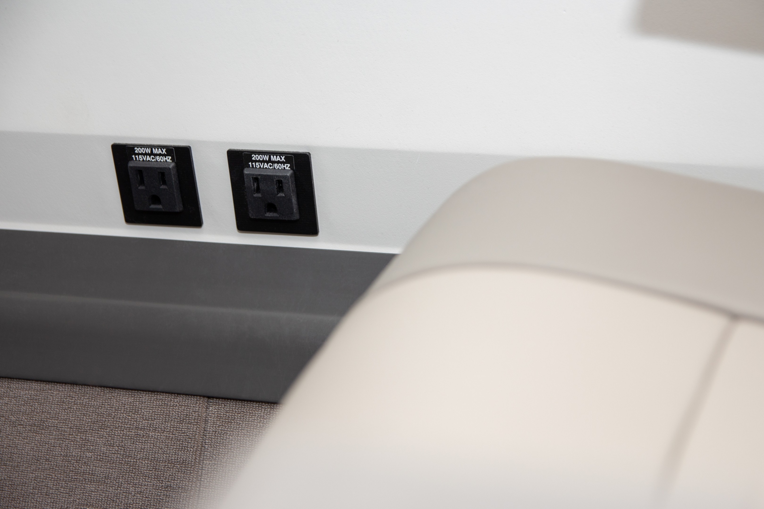 inseat power (1) C&L Aero