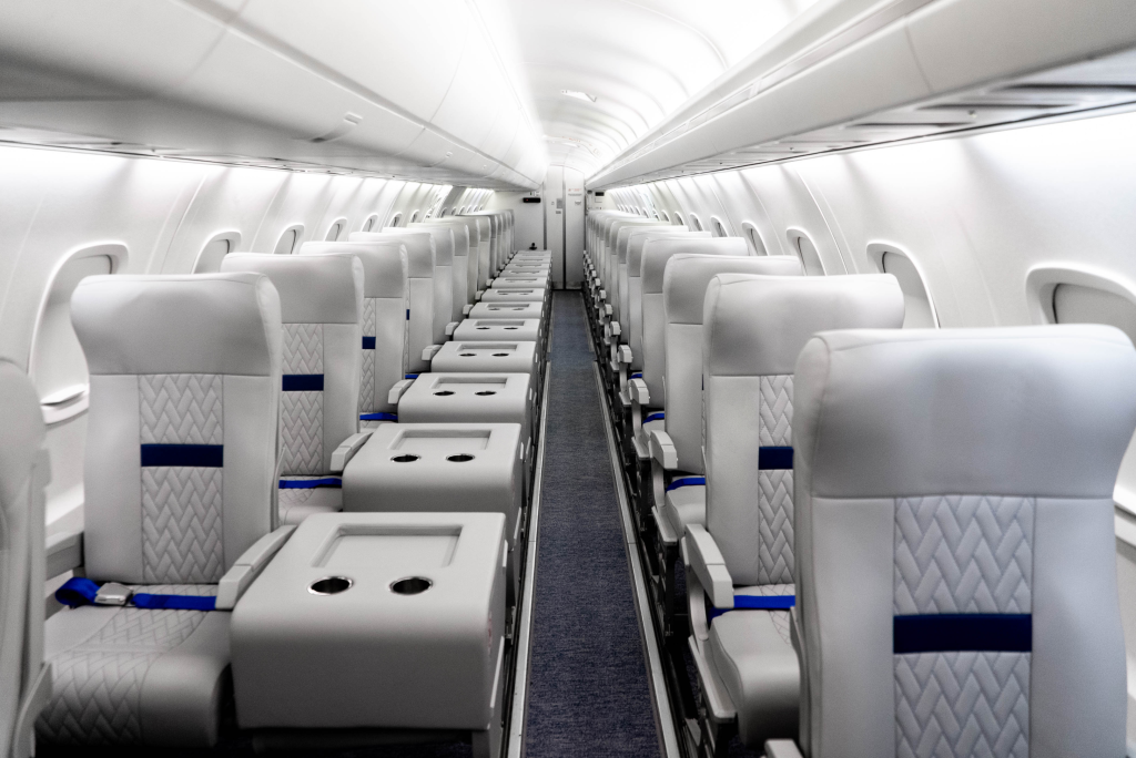 Semi-private jet seat configuration